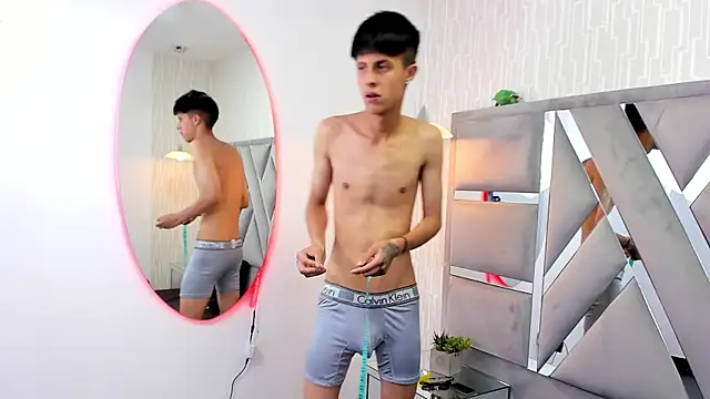 MikeHunteer live XXX chat