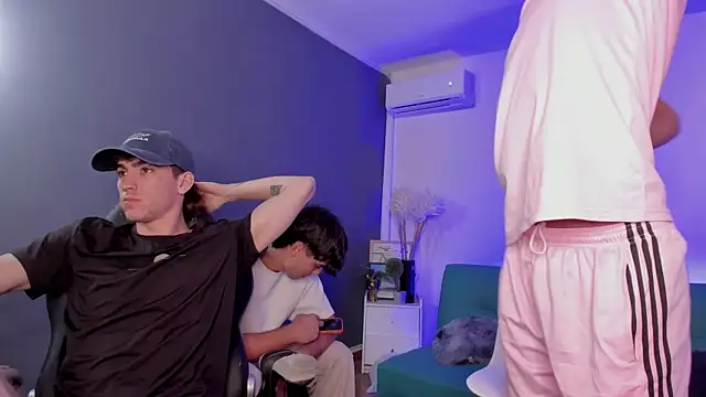Handsomeboyss19 XXX чат на живо