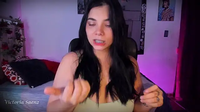 Chat +18 de victoriaasaenz_ ao vivo
