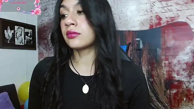 gigi_gilt_ Adlı Modelin Canlı XXX Sohbeti