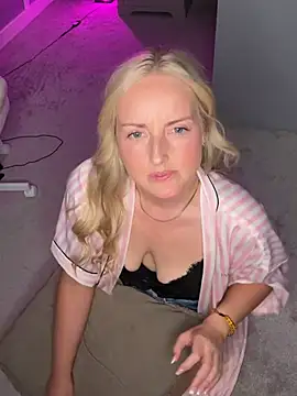 SexySophiex Adlı Modelin Canlı XXX Sohbeti