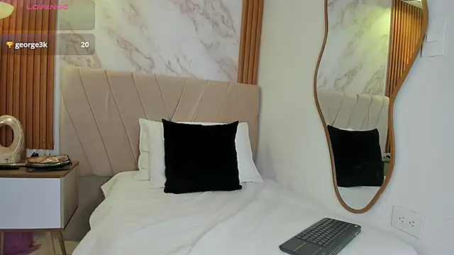 j_belle_ Adlı Modelin Canlı XXX Sohbeti