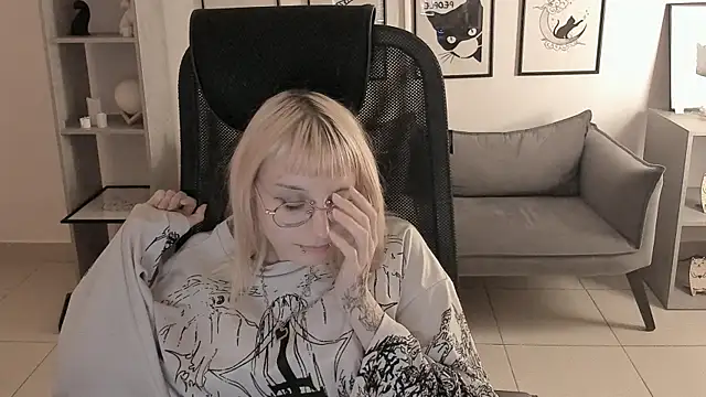ReminaMeow Adlı Modelin Canlı XXX Sohbeti