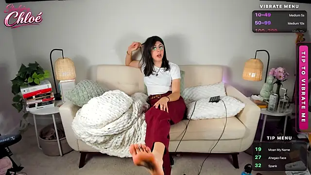 itschloelaurent's Live XXX Chat