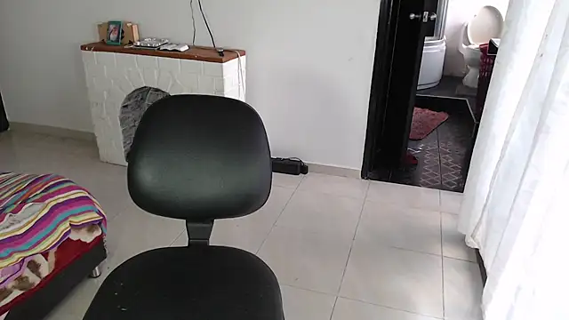 naomi_h1 লাইভ XXX চ্যাট