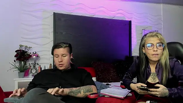 XXX chat uživo modela inkedsinners_