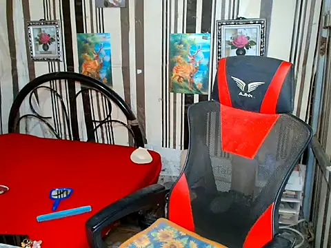 UnCut_Cock_Ts Adlı Modelin Canlı XXX Sohbeti