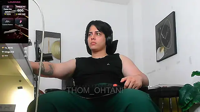 Thom_Ohtani: онлайн-секс-чат