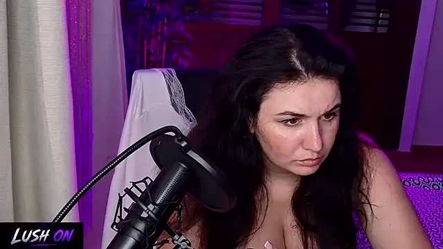 XXX chat uživo modela RealGoddessBellaBlaze