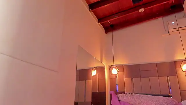 Chatroom XXX en direct de FreyaLanne