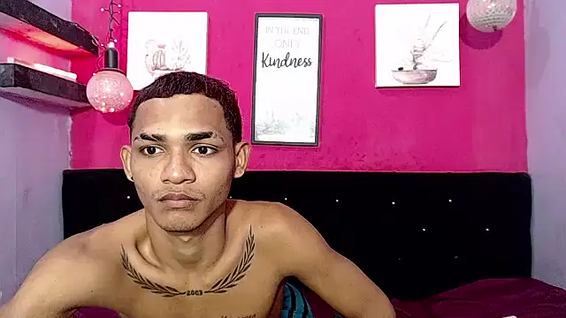 צ'אט XXX בשידור חי של black_twinks