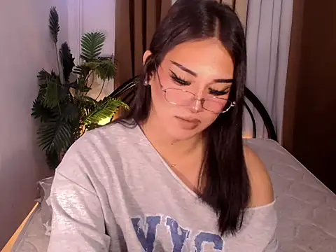 magnificent_kitana Adlı Modelin Web Kamerası Şovu