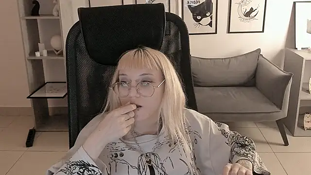 ReminaMeow's Live XXX Chat