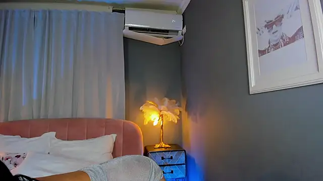 AmedeeaBanks' Live XXX Chat
