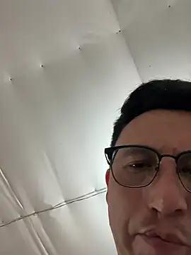 Daddy_40-0 Show in webcam