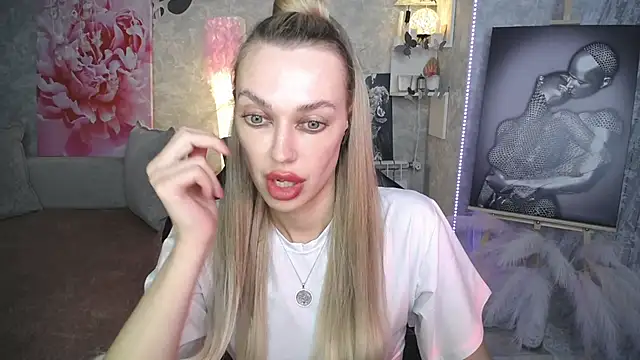แชท XXX สดของ NickyAdamidi