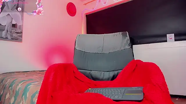 Kendall_hornyy Chat XXX live