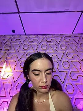 MelanyyJhonson15's Live XXX Chat