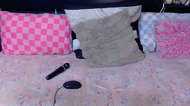 YoungBarbiexx's Live XXX Chat