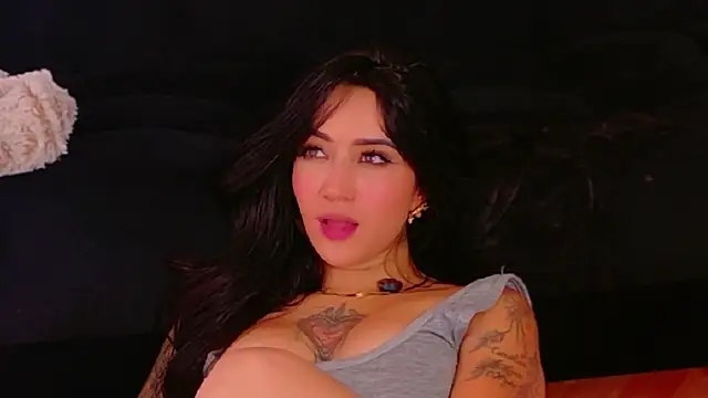 EmmyEvans1 Adlı Modelin Canlı XXX Sohbeti