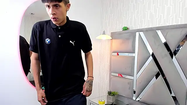 MikeHunteer লাইভ XXX চ্যাট