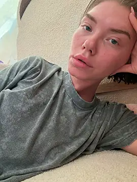 Lisaaa_Alisa's Live XXX Chat