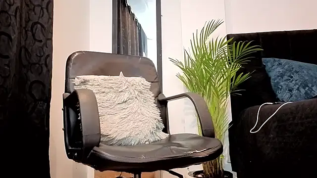 Noha-Wolf Live XXX-chat