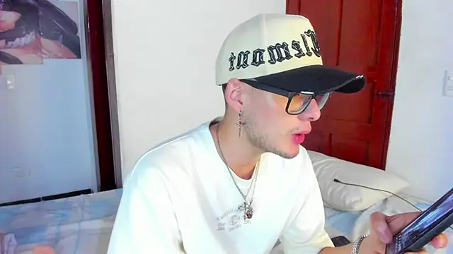 Vlad__night live XXX chat