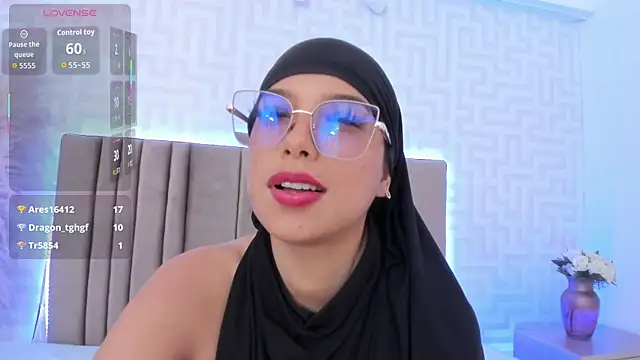 Онлайн чат XXX naishaa_