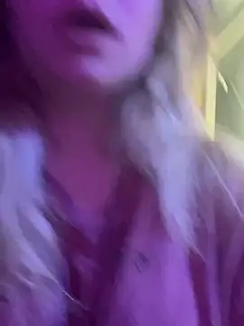 Babydragonn webkamerás műsora