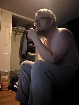 sneakyzekey420's Live XXX Chat