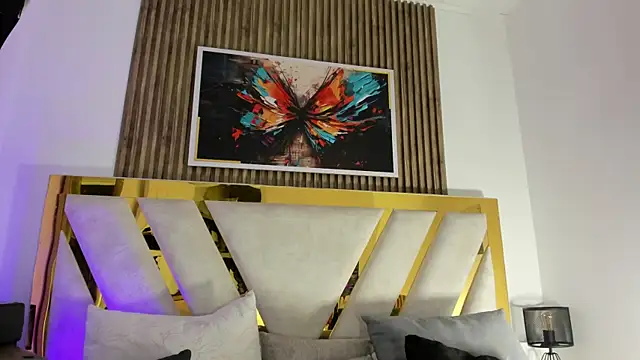 Luna_Naughty1 Adlı Modelin Canlı XXX Sohbeti