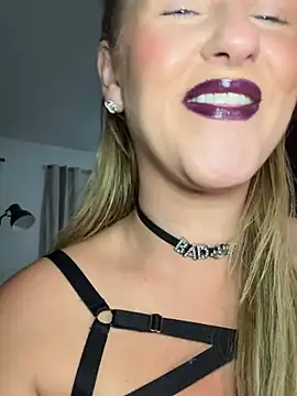 Chat XXX ao vivo de CharleighBaker