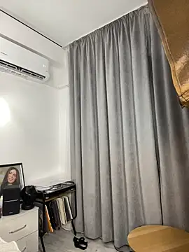 CurlyLara élő XXX-chatje