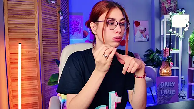 SeraphineDuskryn Chat XXX in diretta