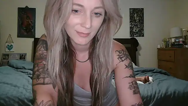 Heyitsmee33's Webcam Show