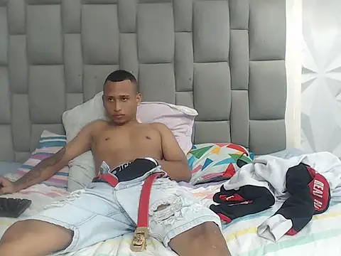 supreme_badboy2's Live XXX Chat