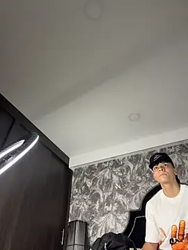 צ'אט XXX בשידור חי של DilanMiller_
