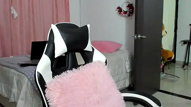 Živý XXX chat __Emma__11__Lecat_