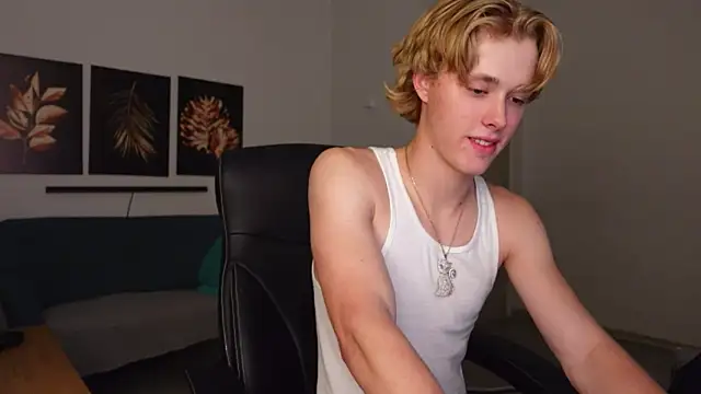 Eddie_Soltero Show in webcam
