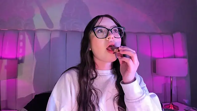 Chat XXX en directo de MadeleynRose