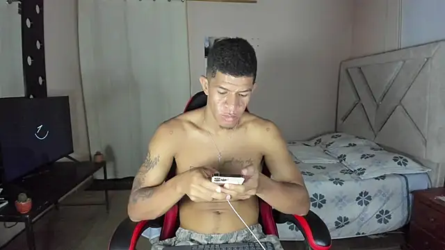 Toptony22 Adlı Modelin Canlı XXX Sohbeti