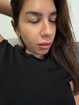 Alexbrune Adlı Modelin Canlı XXX Sohbeti