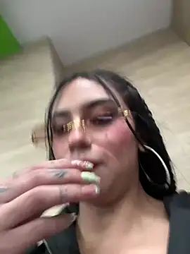 LilacNoir's Live XXX Chat