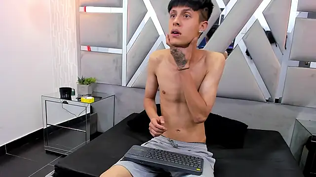 Chatroom XXX en direct de MikeHunteer