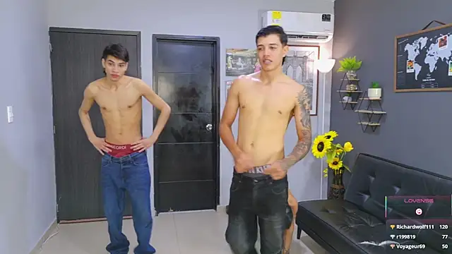 Voyeurism_guyss Chat XXX in diretta