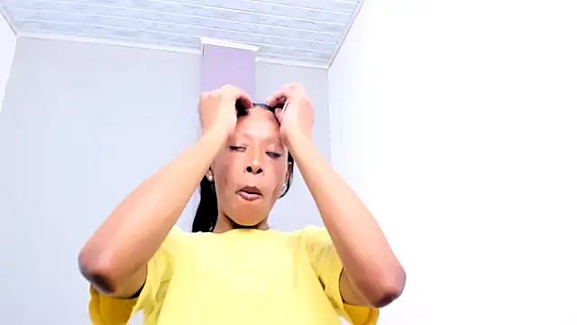Chat XXX ao vivo de monserrath_bitch_naughty