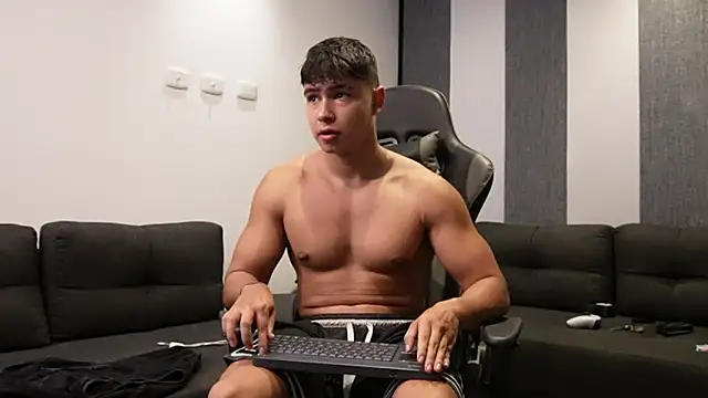 Bray_Kevin live XXX chat