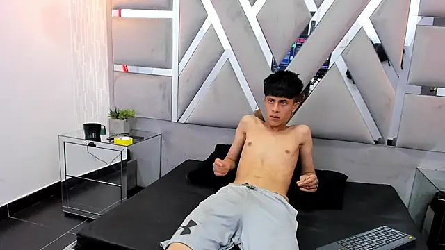 MikeHunteer Chat XXX in diretta