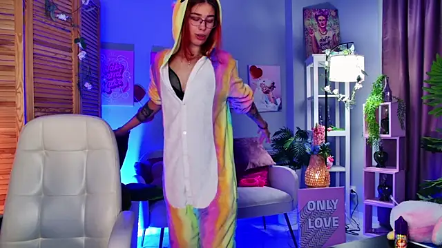 SeraphineDuskryn's Live XXX Chat